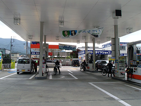 ガソリンスタンドにて